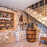Lazini Dvori Villa *