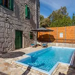 Lazini Dvori