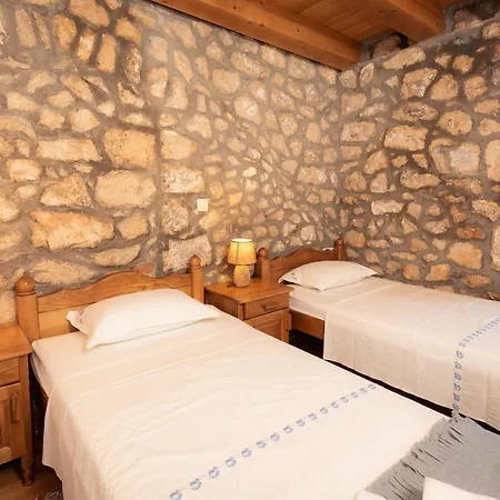 Lazini Dvori