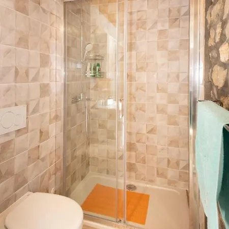 Lazini Dvori Villa *