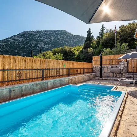 Lazini Dvori Villa