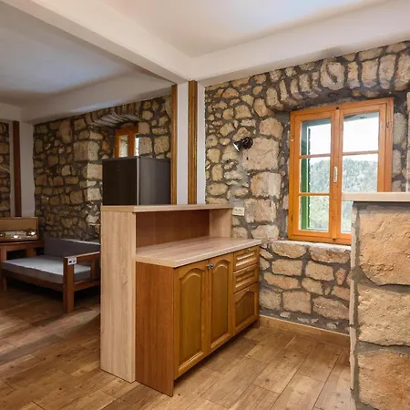 Lazini Dvori * Stasevica